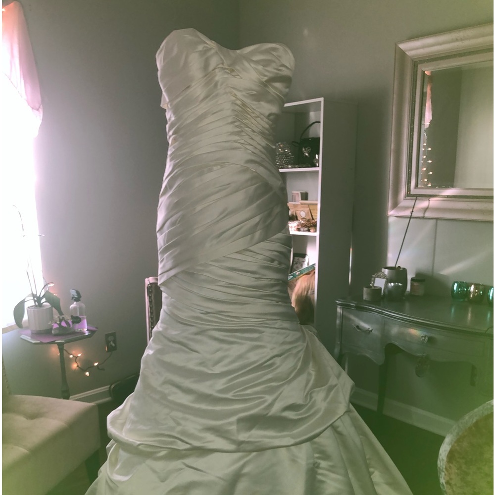 Kirstie Kelly signature gown, it is new I removed tags..